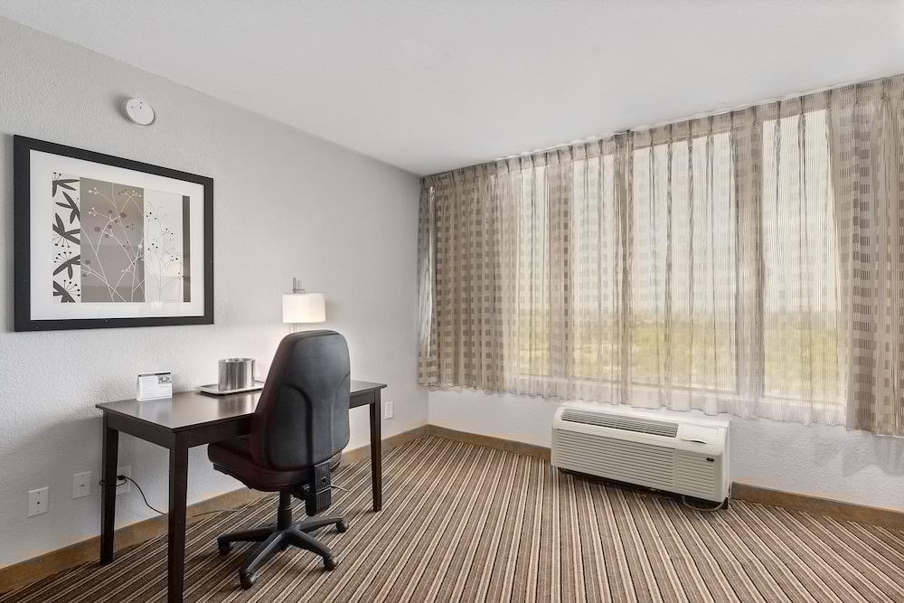 วินด์แฮม การ์เดน นอร์ฟอล์ค ดาวน์ทาวน์ Hotel นอร์ฟอล์ก ภายนอก รูปภาพ