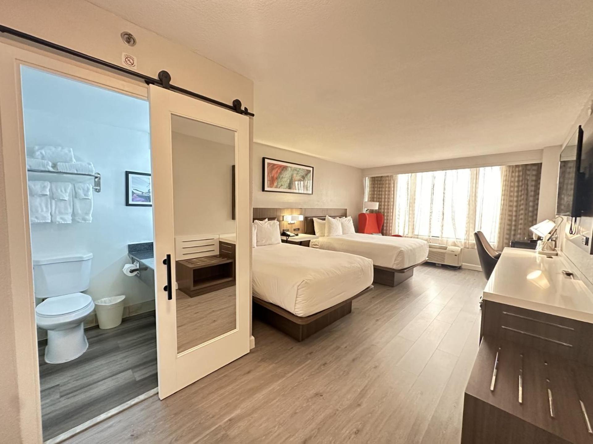 วินด์แฮม การ์เดน นอร์ฟอล์ค ดาวน์ทาวน์ Hotel นอร์ฟอล์ก ภายนอก รูปภาพ