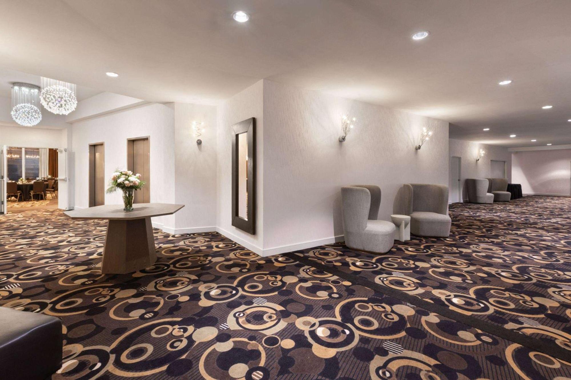 วินด์แฮม การ์เดน นอร์ฟอล์ค ดาวน์ทาวน์ Hotel นอร์ฟอล์ก ภายนอก รูปภาพ