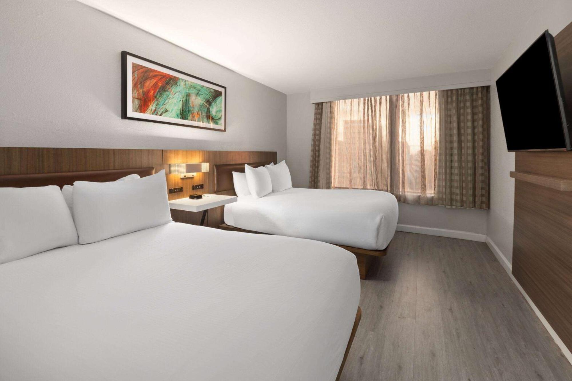 วินด์แฮม การ์เดน นอร์ฟอล์ค ดาวน์ทาวน์ Hotel นอร์ฟอล์ก ภายนอก รูปภาพ