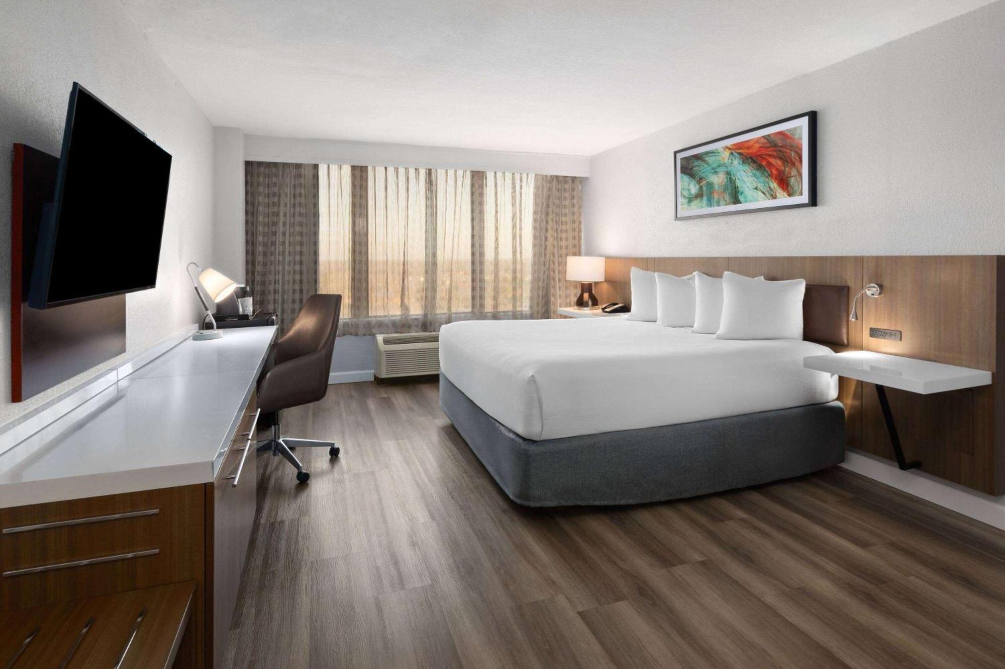 วินด์แฮม การ์เดน นอร์ฟอล์ค ดาวน์ทาวน์ Hotel นอร์ฟอล์ก ภายนอก รูปภาพ
